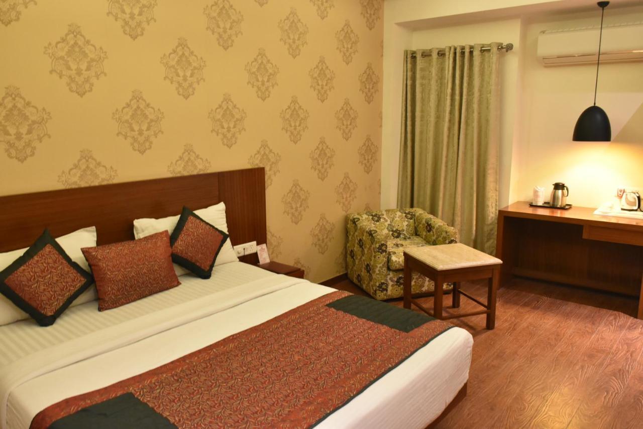 Hotel Lohias Delhi Airport นิวเดลี ภายนอก รูปภาพ