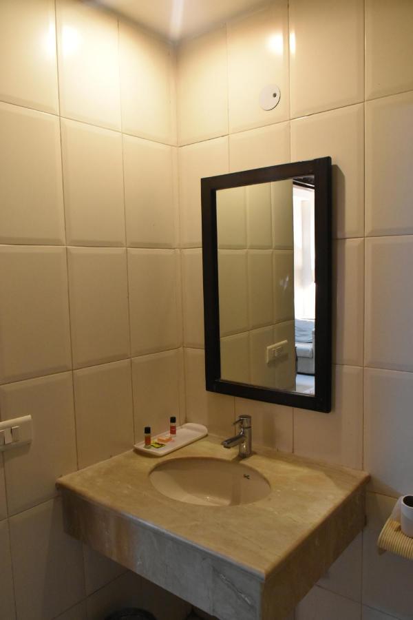 Hotel Lohias Delhi Airport นิวเดลี ภายนอก รูปภาพ