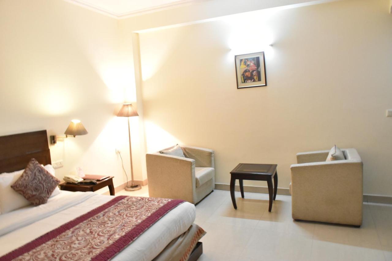 Hotel Lohias Delhi Airport นิวเดลี ภายนอก รูปภาพ