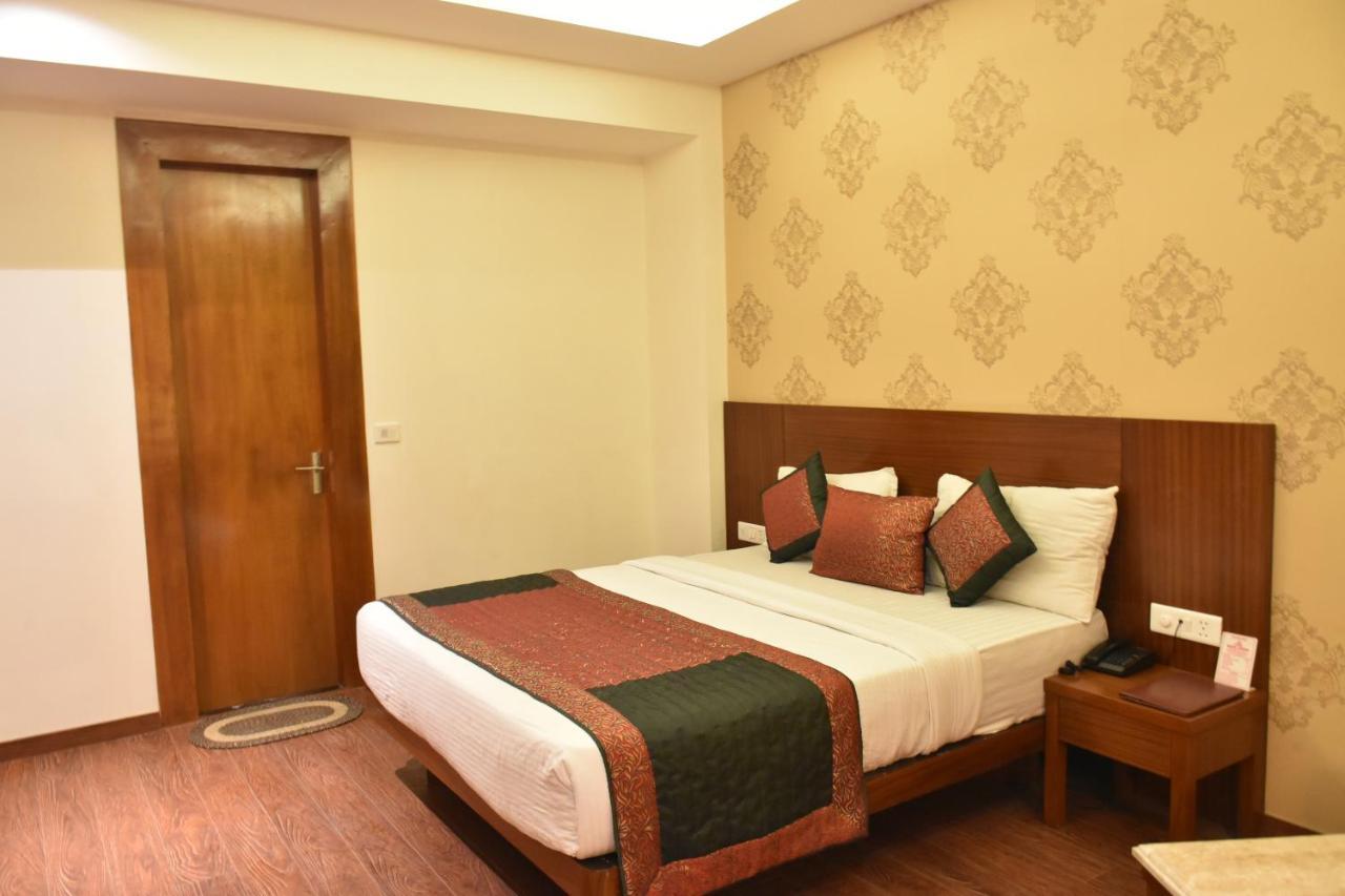 Hotel Lohias Delhi Airport นิวเดลี ภายนอก รูปภาพ