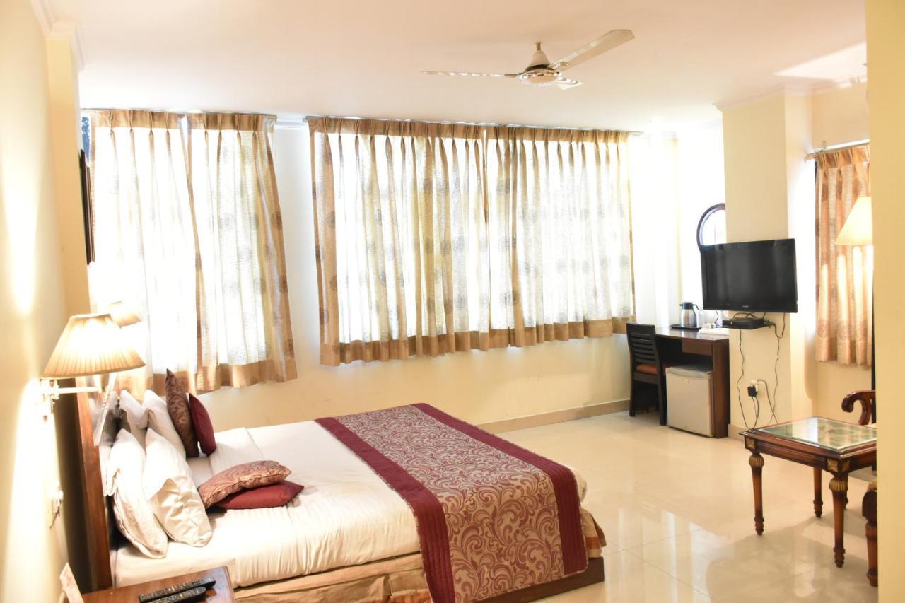 Hotel Lohias Delhi Airport นิวเดลี ภายนอก รูปภาพ