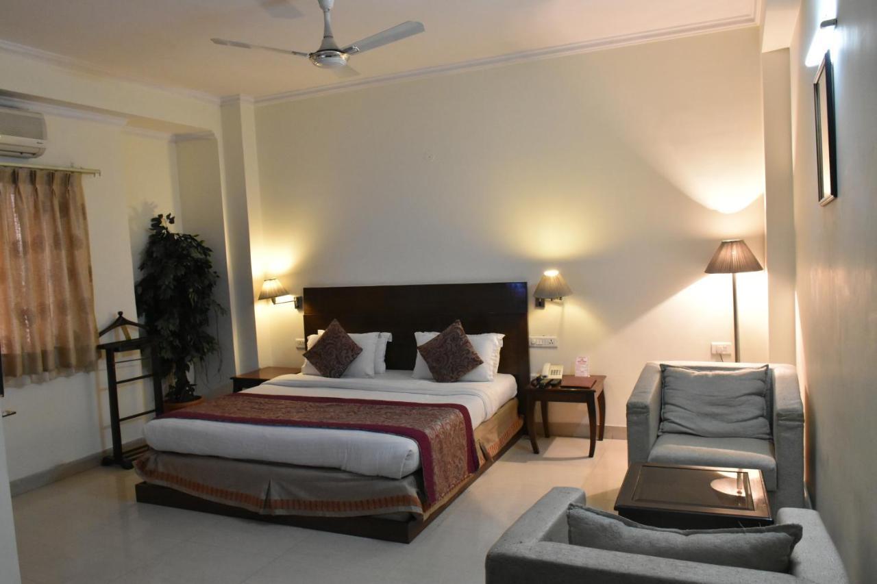 Hotel Lohias Delhi Airport นิวเดลี ภายนอก รูปภาพ