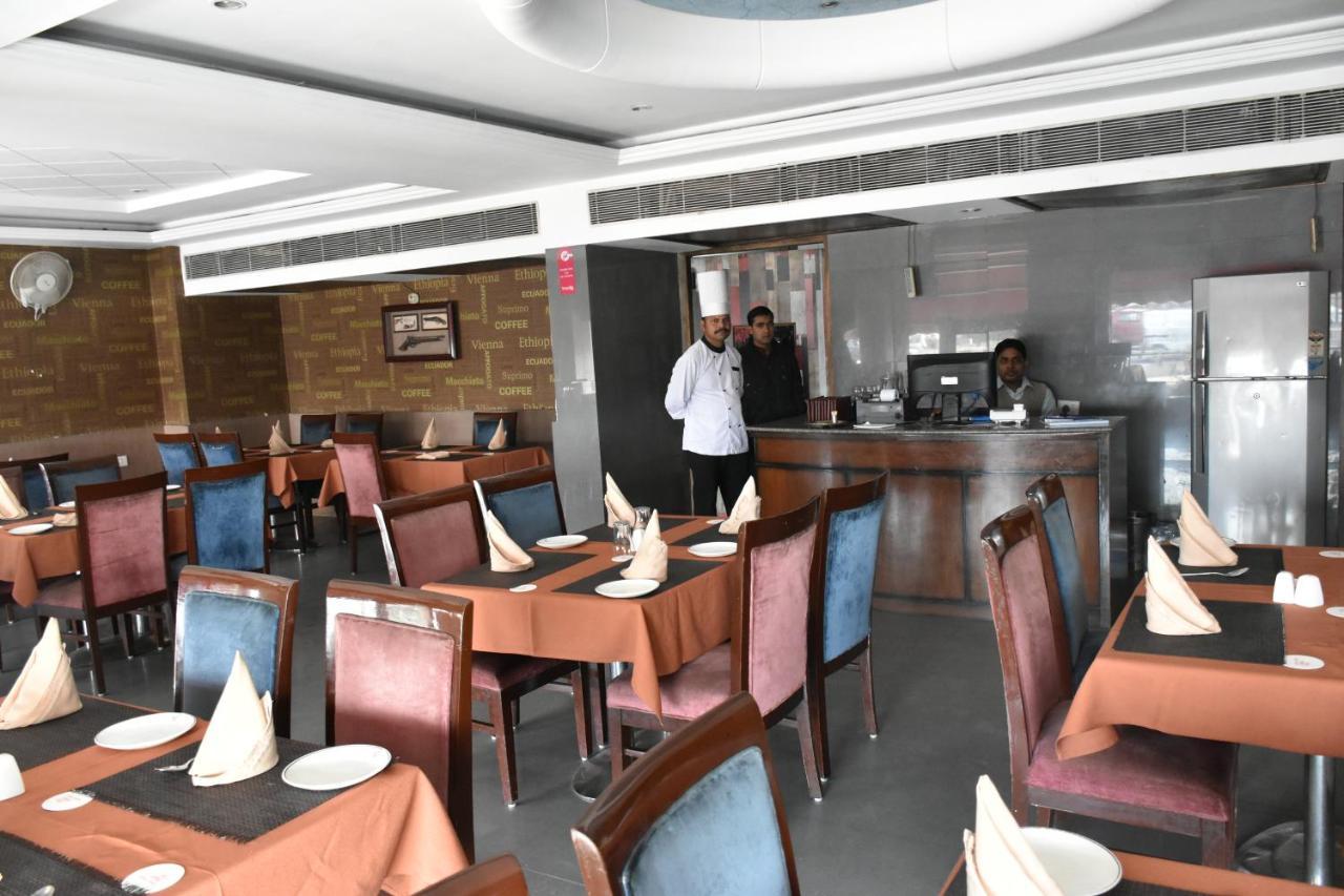 Hotel Lohias Delhi Airport นิวเดลี ภายนอก รูปภาพ