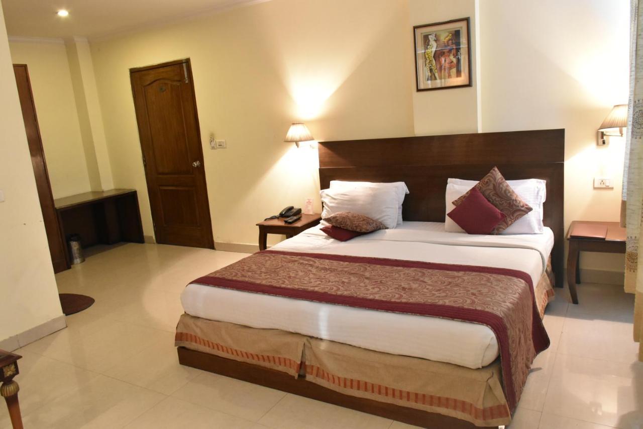 Hotel Lohias Delhi Airport นิวเดลี ภายนอก รูปภาพ