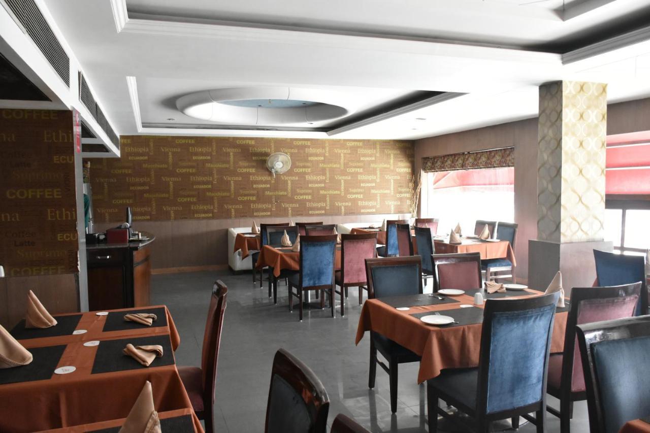 Hotel Lohias Delhi Airport นิวเดลี ภายนอก รูปภาพ