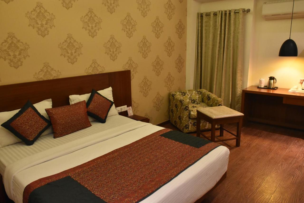 Hotel Lohias Delhi Airport นิวเดลี ภายนอก รูปภาพ
